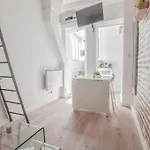 Apartment Paisible 10eme - Canal St Martin *