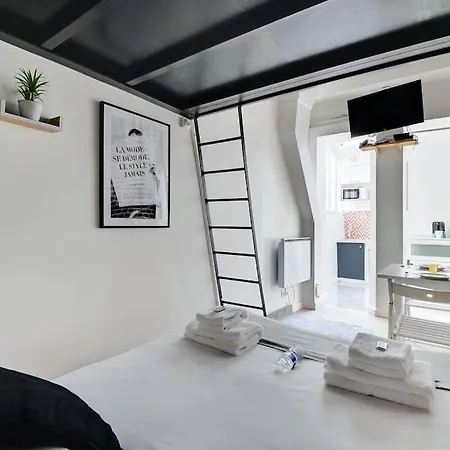 Apartment Paisible 10eme - Canal St Martin *