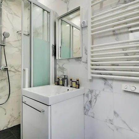 Apartment Paisible 10eme - Canal St Martin