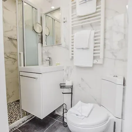 Apartment Paisible 10eme - Canal St Martin *