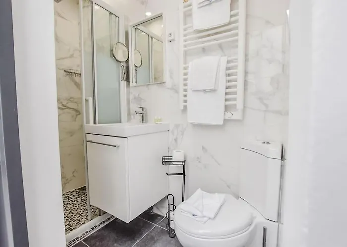 Apartment Paisible 10eme - Canal St Martin *
